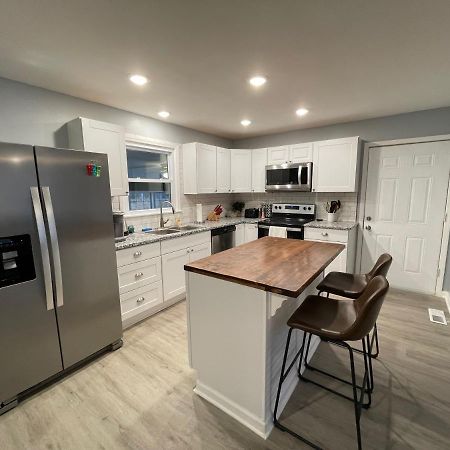 Remodeled Cottage With Sunroom Manchester Eksteriør billede