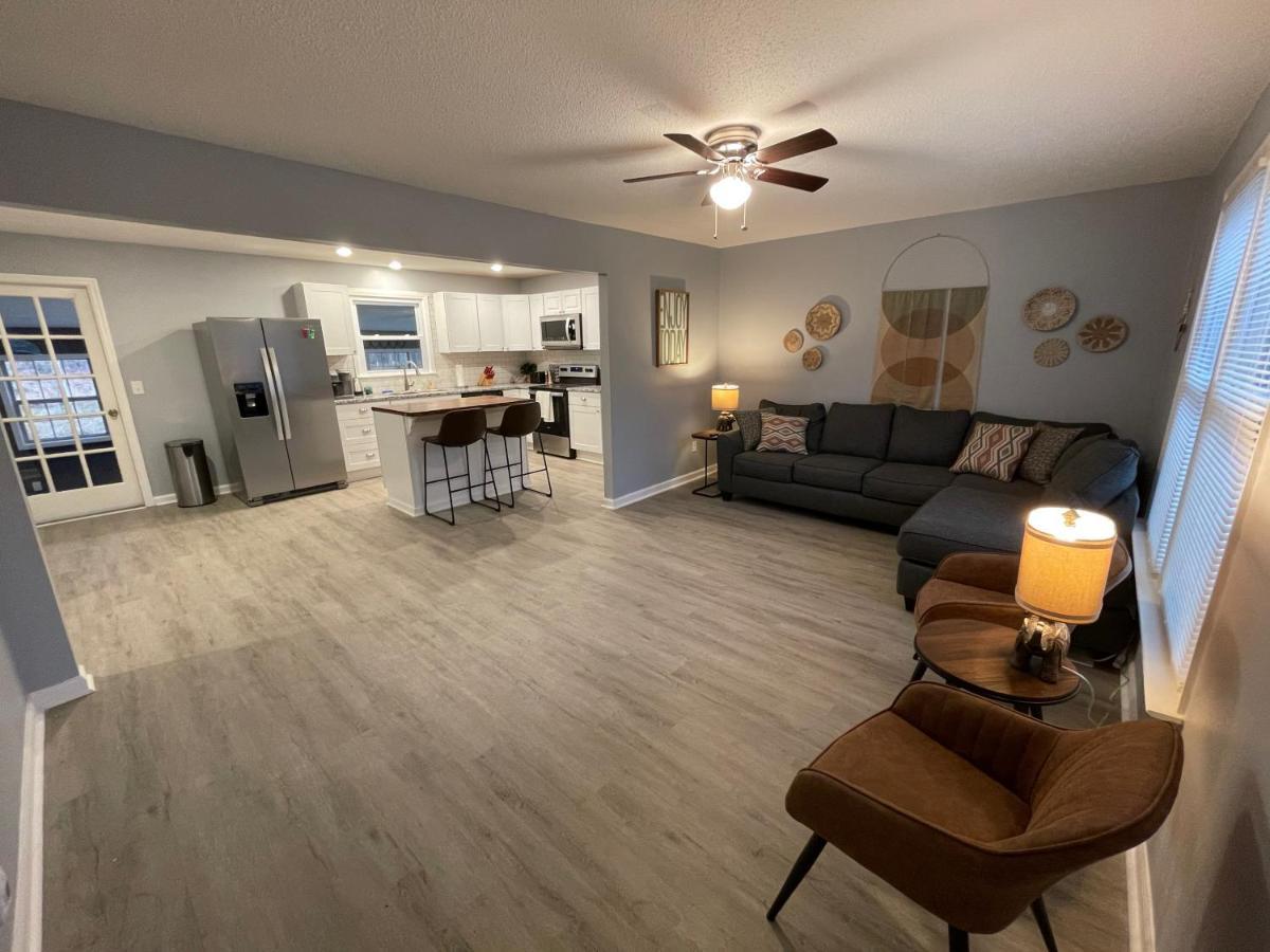 Remodeled Cottage With Sunroom Manchester Eksteriør billede