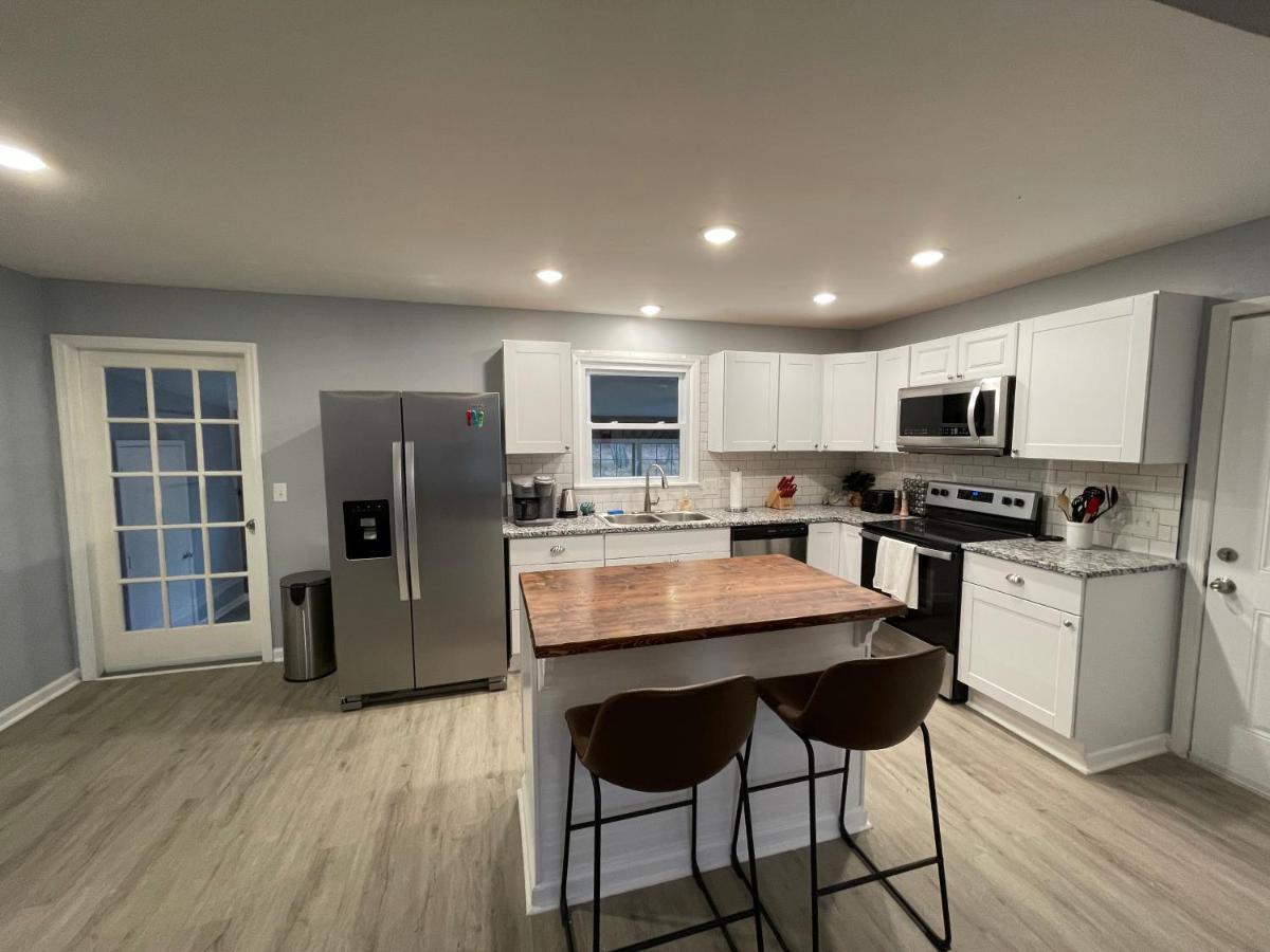 Remodeled Cottage With Sunroom Manchester Eksteriør billede