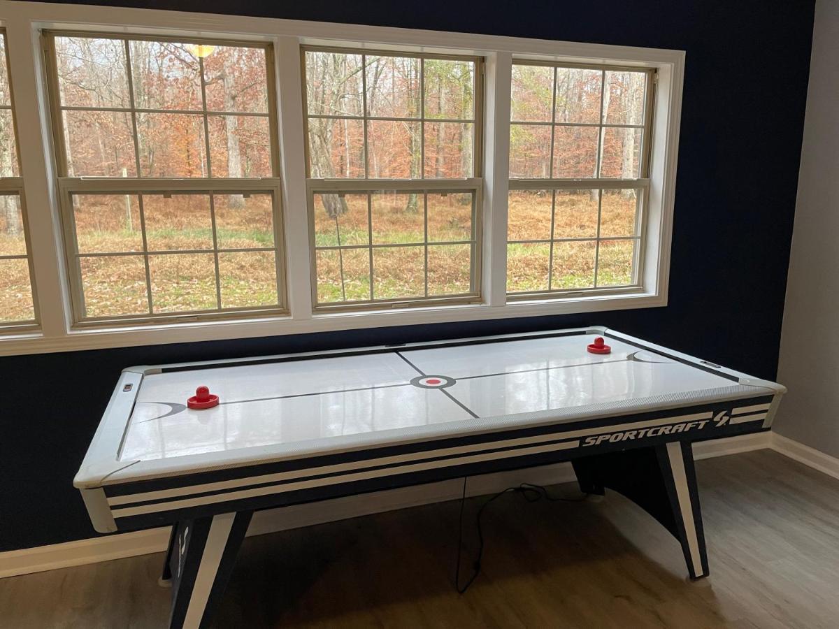 Remodeled Cottage With Sunroom Manchester Eksteriør billede